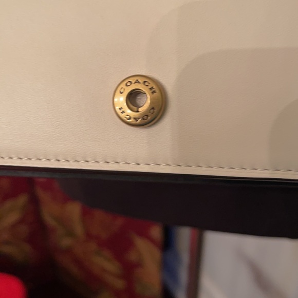 New Coach crossbody light beige 18-20 inches drop. - Picture 10 of 12